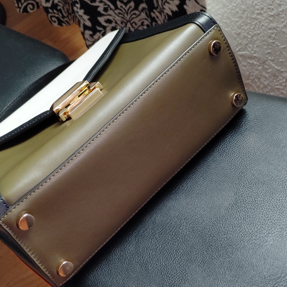 Michael Kors Crossbody Hand Bag.               💚💚 Colorblock 💚💚 - Picture 5 of 9